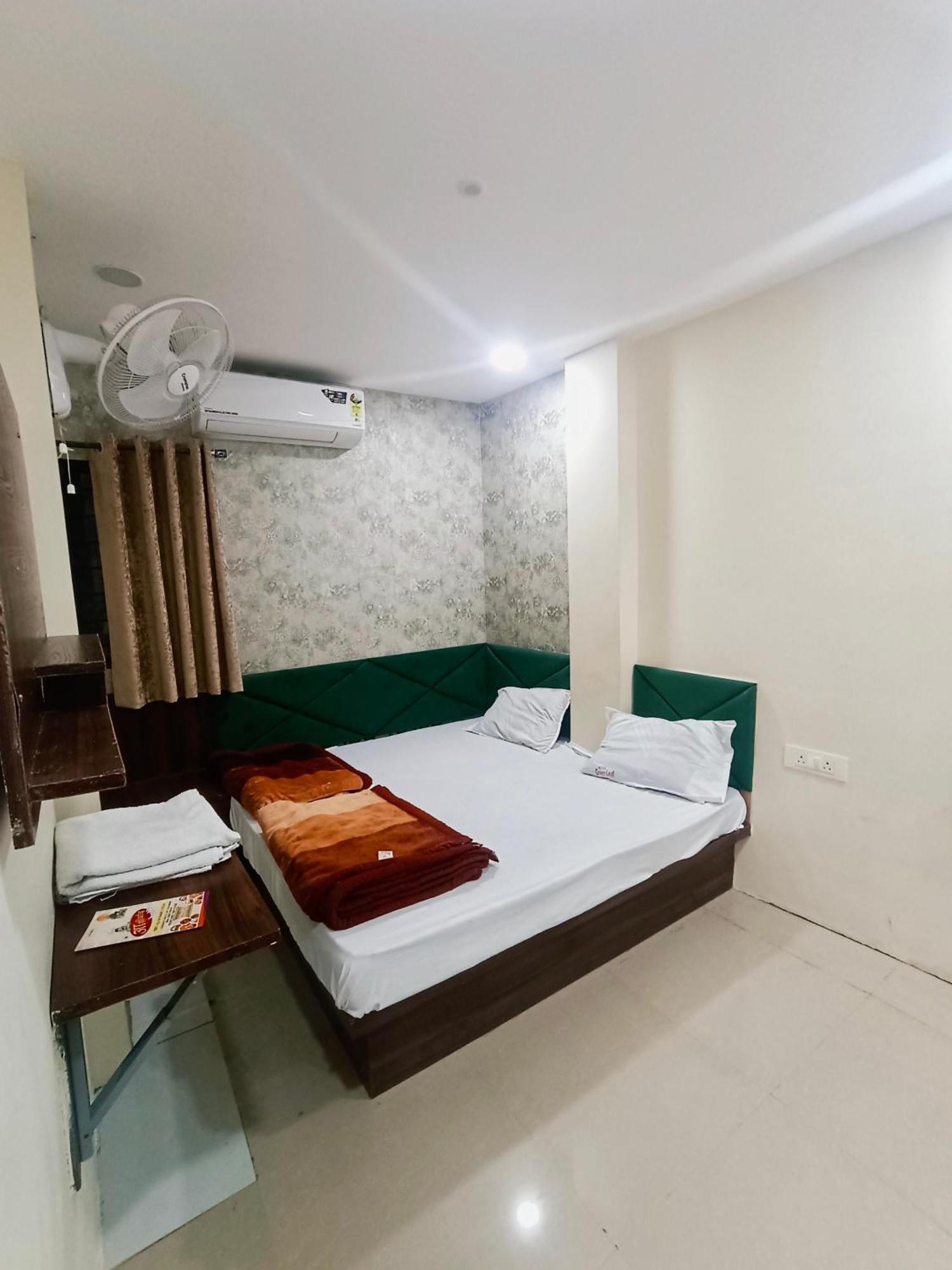 Green Leaf Hotel Ujjain Exterior photo