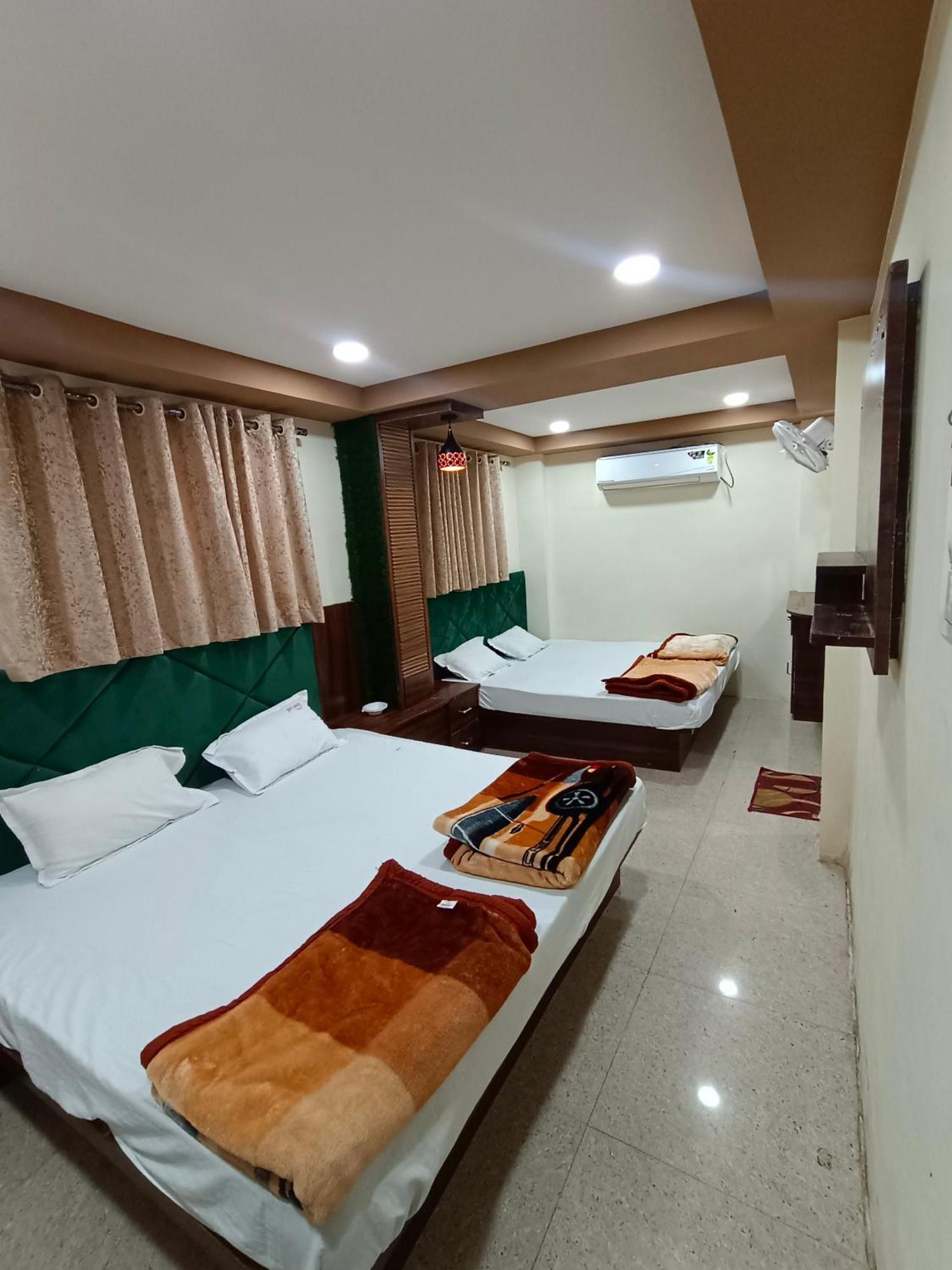 Green Leaf Hotel Ujjain Exterior photo
